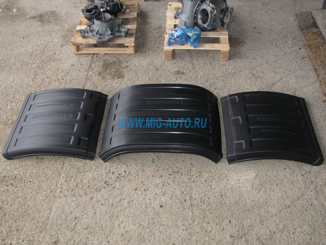 Крыло К-700 пластиковое заднее 3-х составное К-700