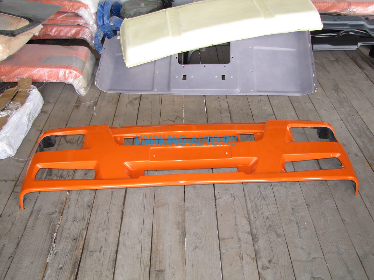 Облицовка буфера (рестайлинговая) широкая оранж 63501-8416015-50