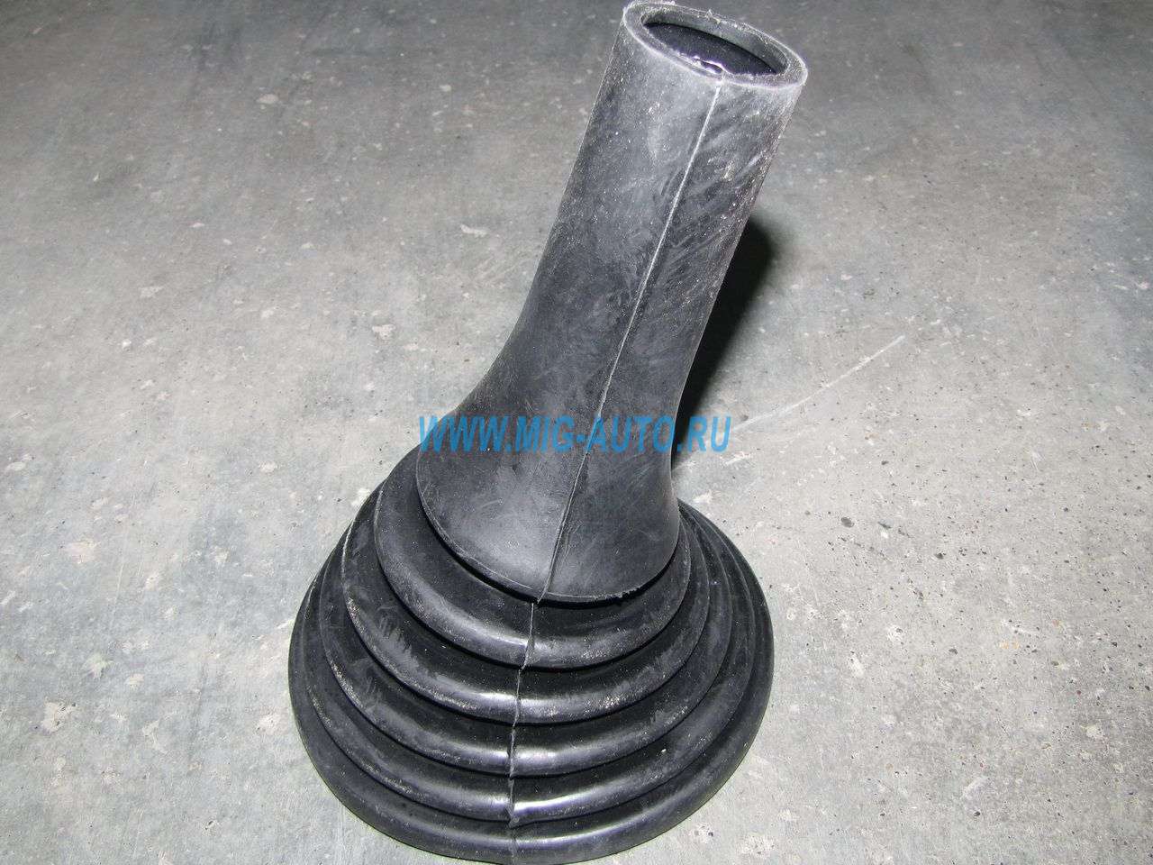 Чехол КПП (Резина) СМАЗ 64221-1703425