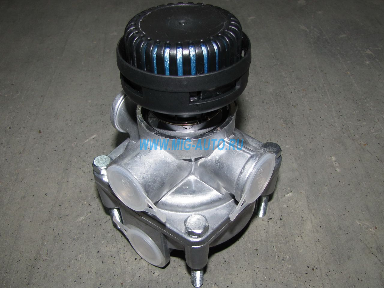 Клапан ускорительный с глушителем 100-3518010-10