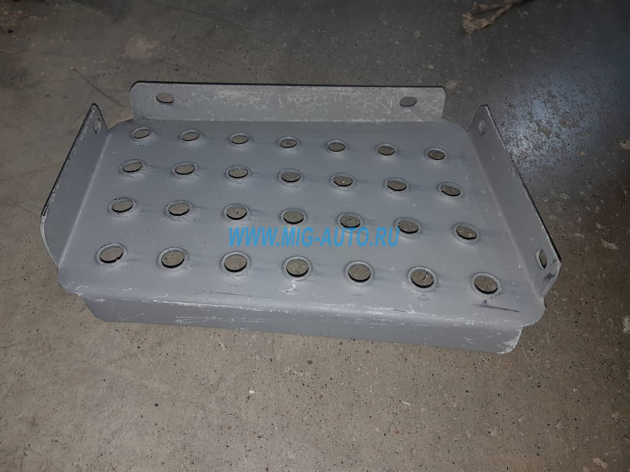 Подножка левая стальная (штампованная) 5320-8405015