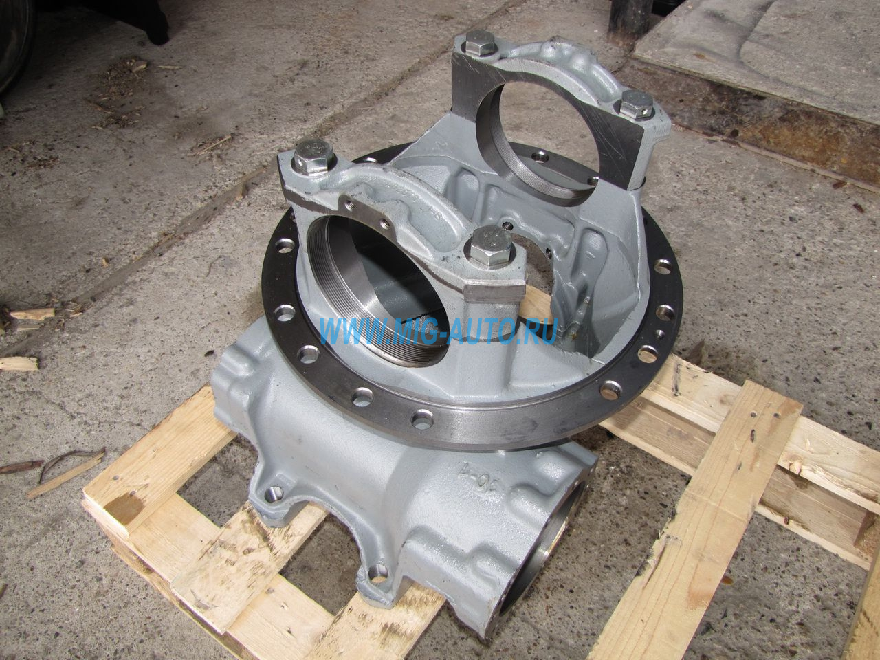 Картер редуктора 53205 (с крупной резьбой) / ПАО КамАЗ 53205-2402015