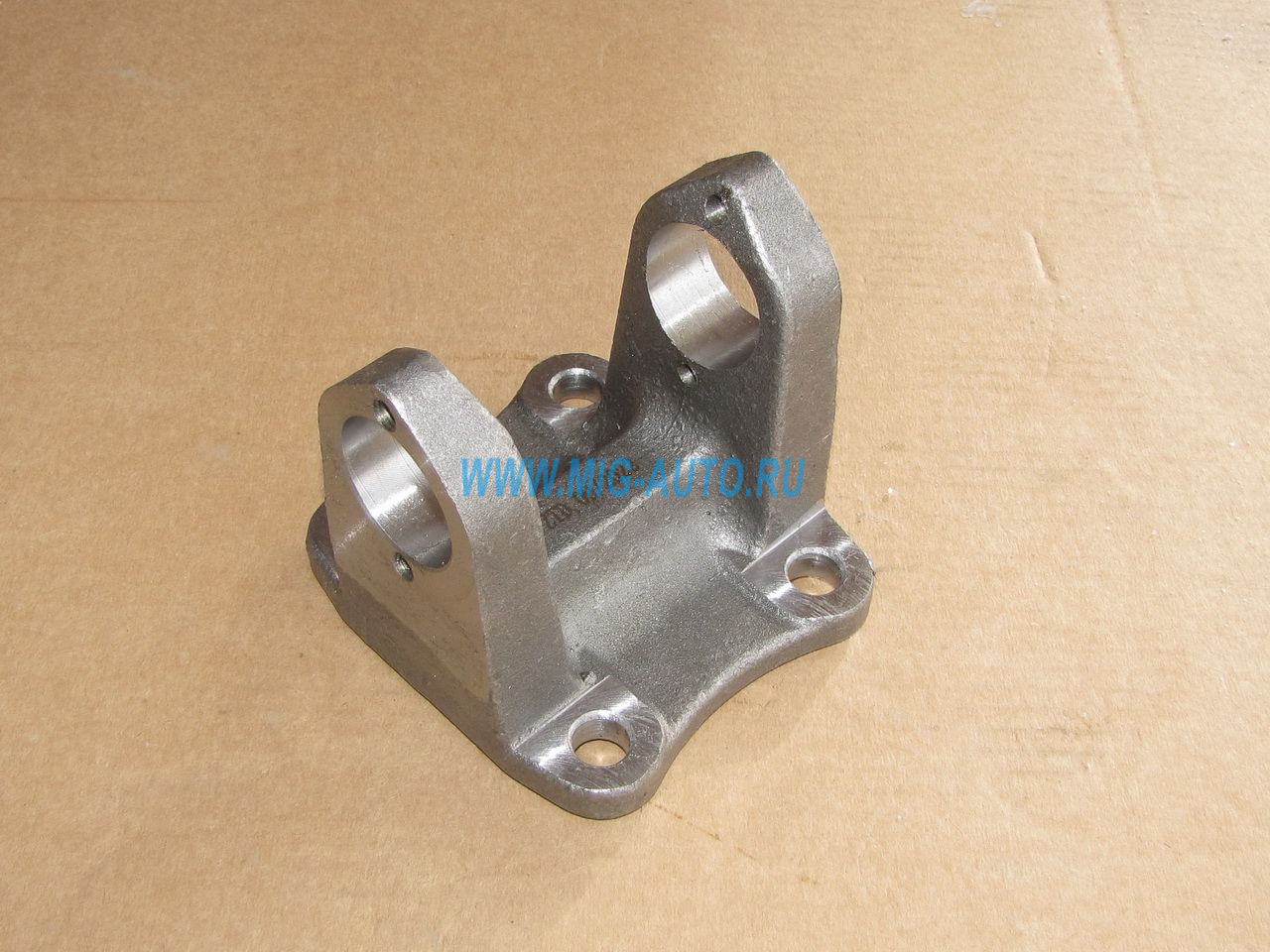 Вилка-фланец основного (среднего) карданного вала / ZTD 5320-2205023